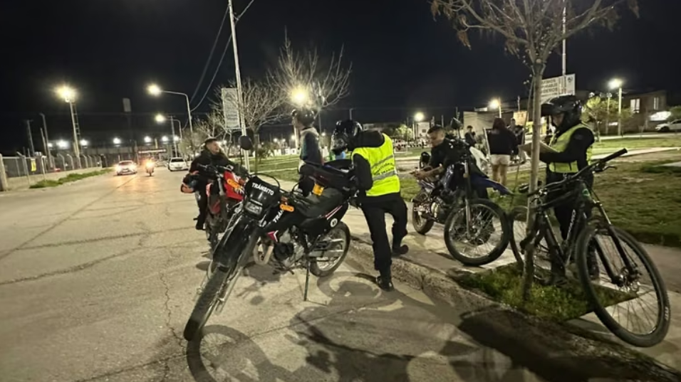 Megaoperativo en Neuquén: retuvieron 62 motos por escapes libres y maniobras peligrosas