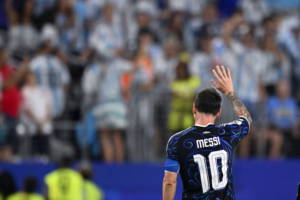 Messi presentó la camiseta especial que utilizará en su despedida de la Selección argentina