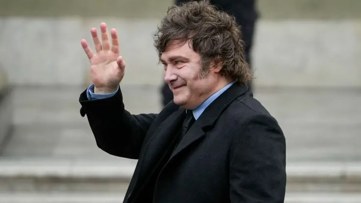 Javier Milei regresó a la Argentina y prepara su agenda: entrevista para un medio francés y una reunión de Gabinete Javier Milei regresó a la Argentina y prepara su agenda: entrevista para un medio francés y una reunión de Gabinete