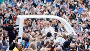El Papa León XIV presidió la Audiencia General en la plaza de San Pedro tras su operación de cáncer de pulmón