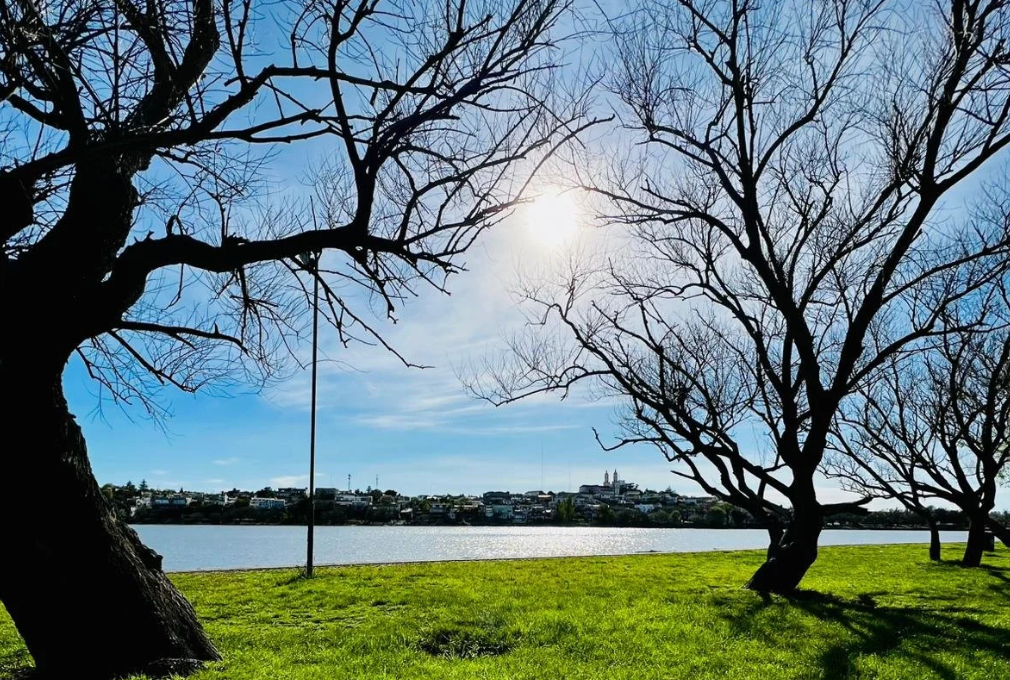 Cómo estará el tiempo este jueves en Río Negro: viento del oeste y una máxima de 22 grados