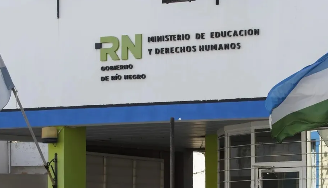 Pese al rechazo de la UNTER, el Gobierno de Río Negro liquidará el aumento del 4,18% a docentes Pese al rechazo de la UNTER, el Gobierno de Río Negro liquidará el aumento del 4,18% a docentes