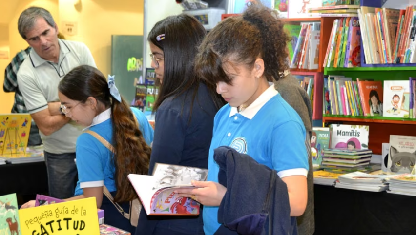 Feria del Libro de Cipolletti: escritores invitados, espectáculos y la agenda completa hasta el domingo
