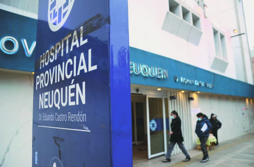 Despidieron a una empleada del Hospital Castro Rendón por robarle el celular a una compañera Despidieron a una empleada del Hospital Castro Rendón por robarle el celular a una compañera