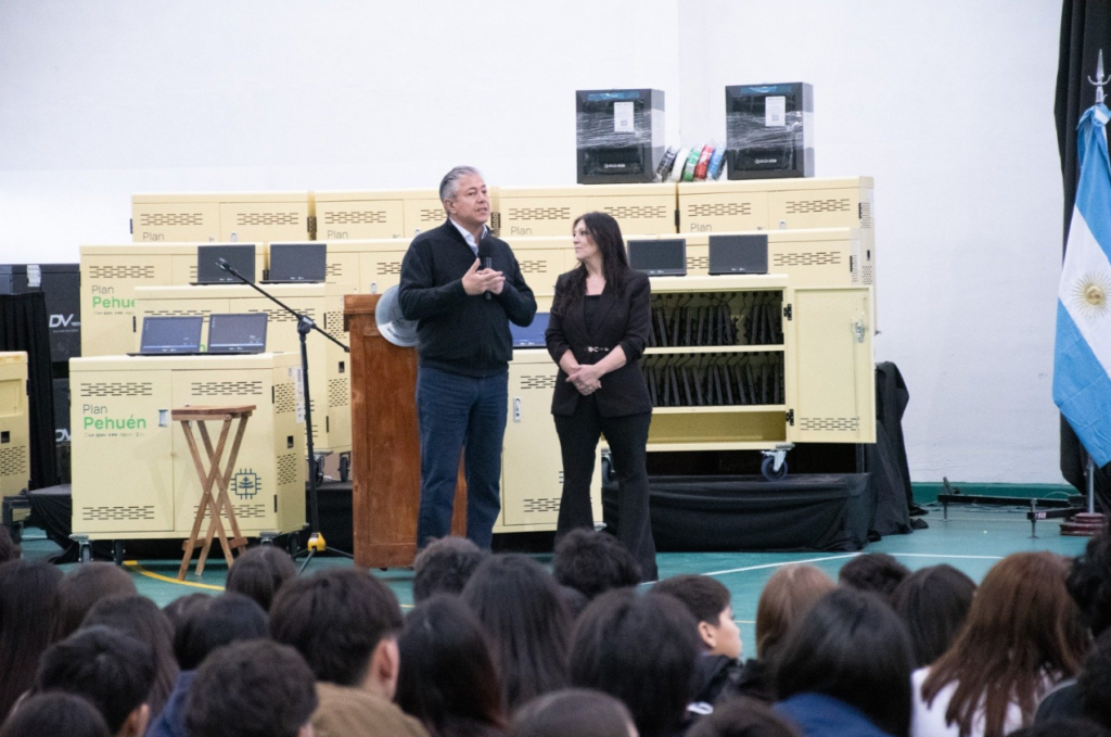 Plan Pehuén: Neuquén entregó más de 1.700 dispositivos tecnológicos a escuelas de la región Confluencia