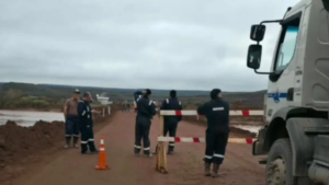 La Ruta 5 sigue totalmente cortada por la crecida del arroyo Carranza