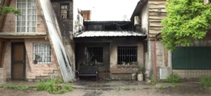 Un incendio destruyó la planta baja de una casa en Neuquén: una familia logró salir ilesa
