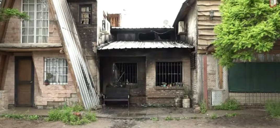 Un incendio destruyó la planta baja de una casa en Neuquén: una familia logró salir ilesa