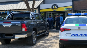 El Anillo Digital detectó una Toyota Hilux con pedido de secuestro en el puente de Río Colorado