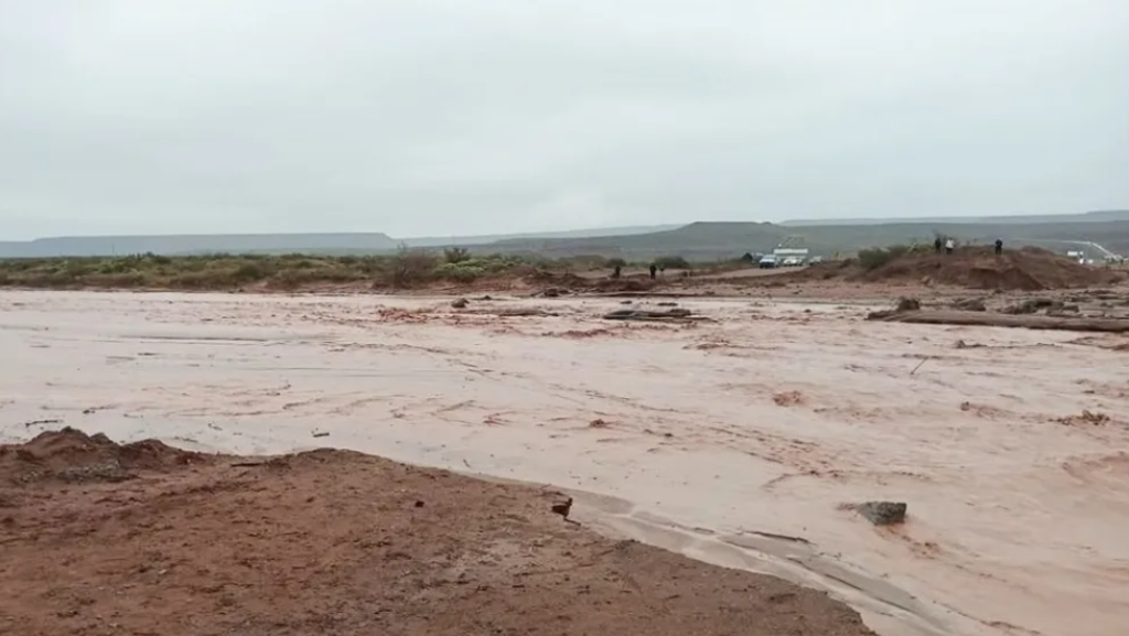 Ruta 5: buscan una solución provisoria para evitar los cortes por las crecidas del arroyo Carranza