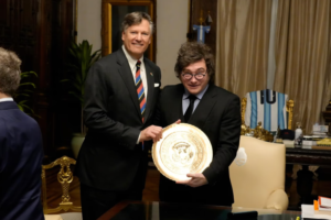 Milei recibió al vicesecretario de Estado de EE.UU. en medio de la tensión por la Ley Malvinas