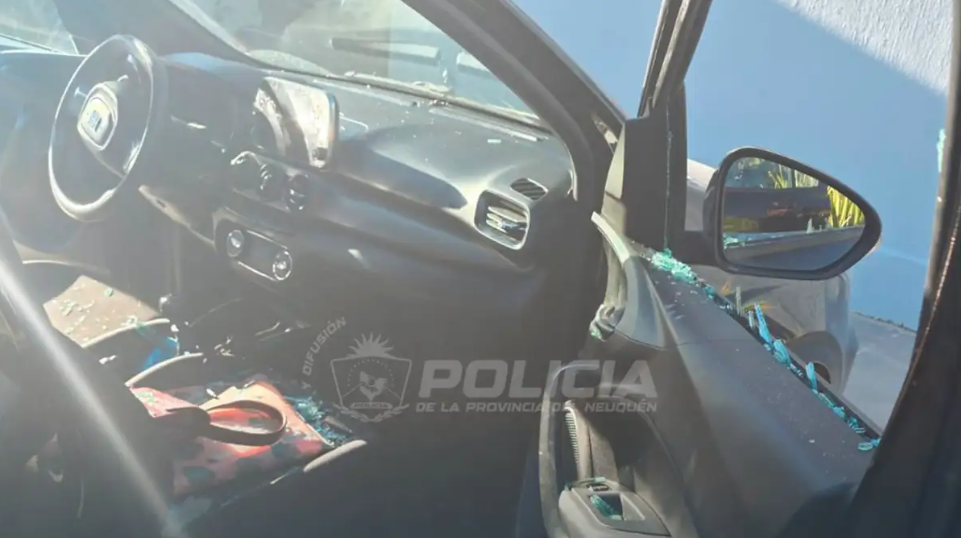 Rescataron a un bebé de 10 meses que quedó encerrado en un auto en Neuquén
