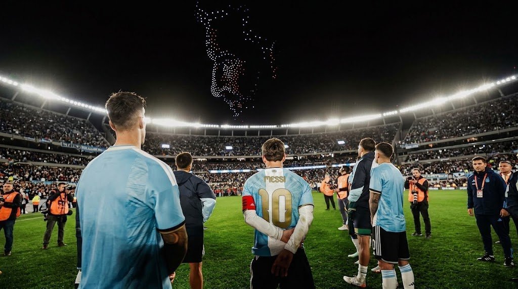 El insólito papelón que opacó el homenaje a Messi en el Monumental: publicidad, silbidos y un detalle inesperado