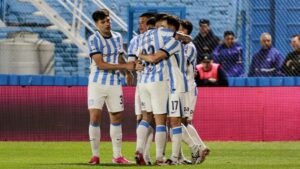 Racing venció con lo justo a Estudiantes de Río Cuarto y salió del fondo de la tabla de su zona
