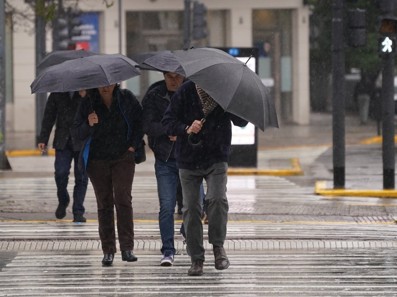 Tormentas en el AMBA: hasta qué hora llueve este viernes y cuándo volverá a desmejorar el tiempo Tormentas en el AMBA: hasta qué hora llueve este viernes y cuándo volverá a desmejorar el tiempo