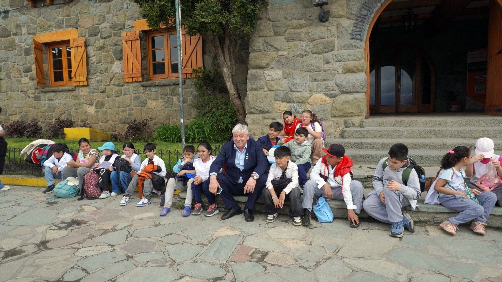 Cortés compartió un lindo encuentro con alumnos de la Escuela 266 en el Centro Cívico