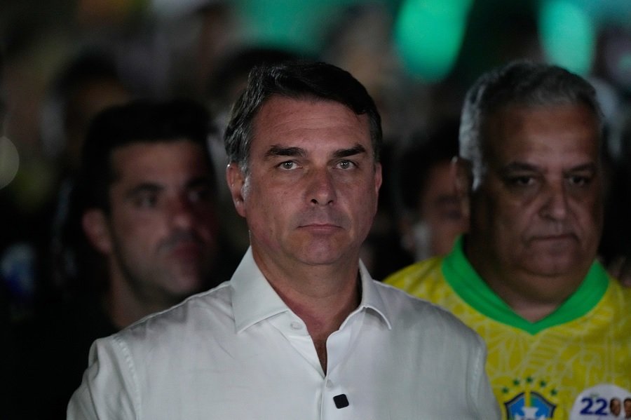 Giro político en Brasil: Flávio Bolsonaro abandonó el país con destino a Estados Unidos tras el resultado electoral