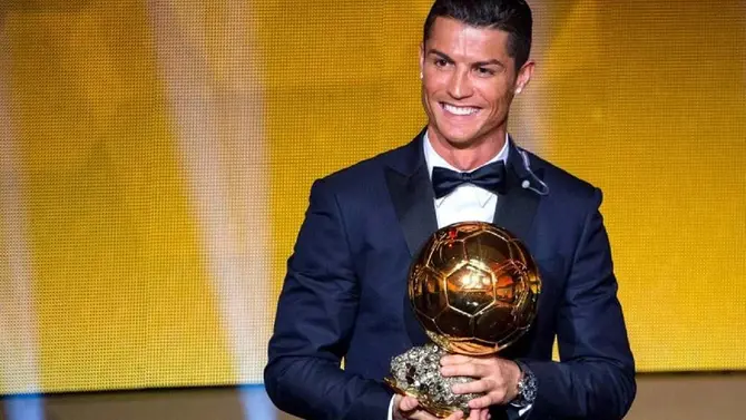 ¿Indirecta para Messi? El mensaje de Cristiano Ronaldo tras ganar el polémico Balón de Oro de todos los tiempos