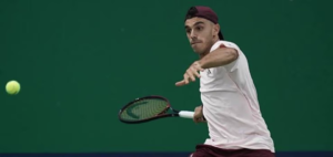 Francisco Cerúndolo avanzó en Shanghái y Djokovic sufrió una sorpresiva eliminación