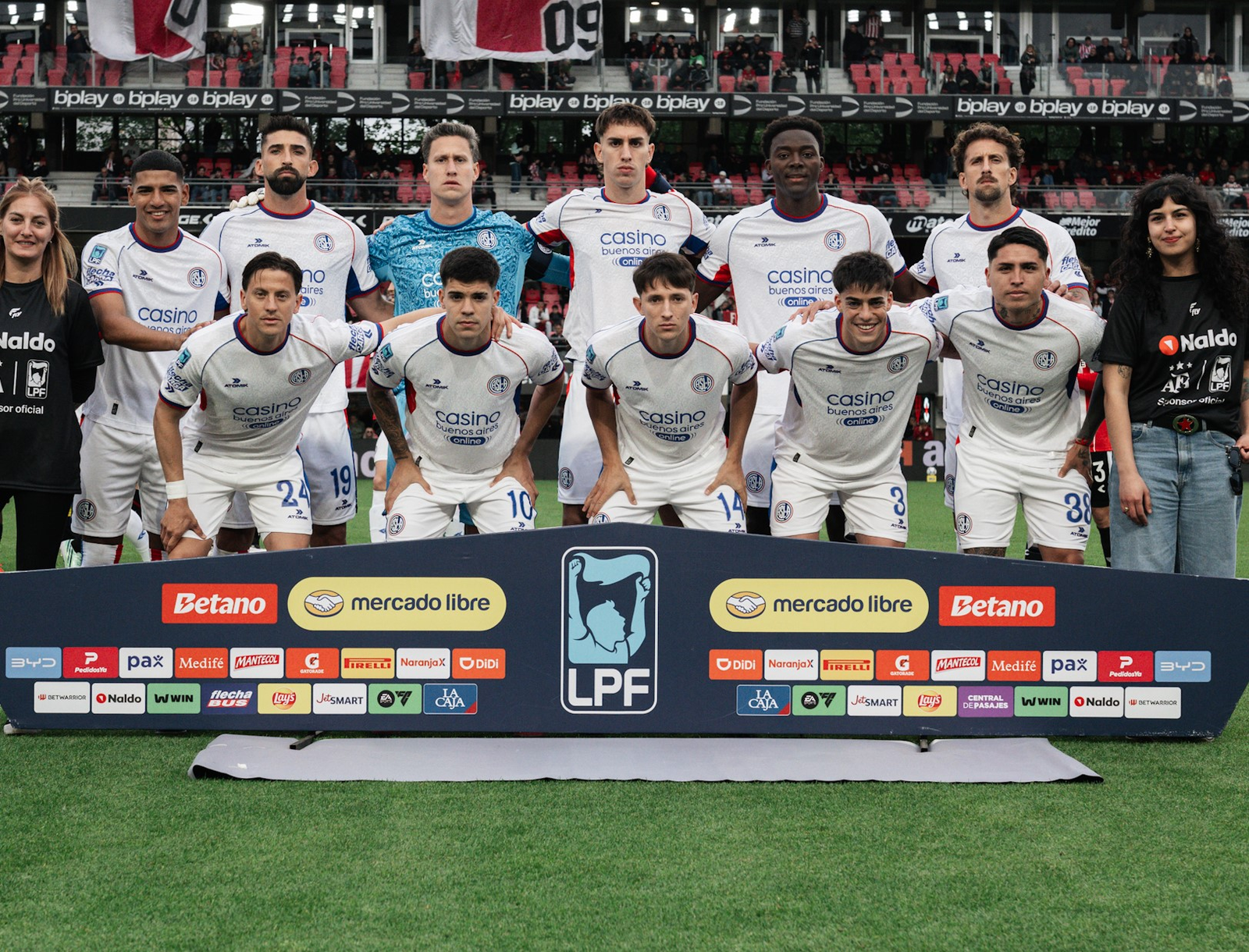 San Lorenzo lo ganó en la última ante Estudiantes y quedó cerca de los playoffs del Clausura San Lorenzo lo ganó en la última ante Estudiantes y quedó cerca de los playoffs del Clausura