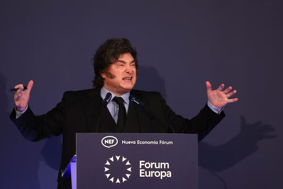 Milei redobló sus ataques contra Pedro Sánchez: lo acusó de “ladrón” y comparó su mandato con el kirchnerismo