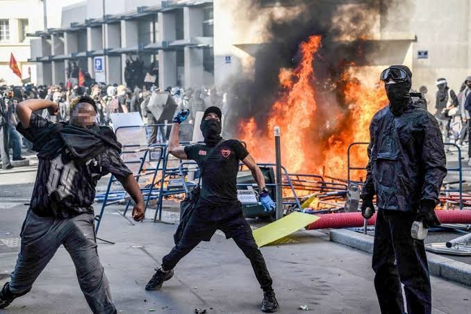 Francia: más de 1.200 detenidos tras protestas y disturbios en todo el país