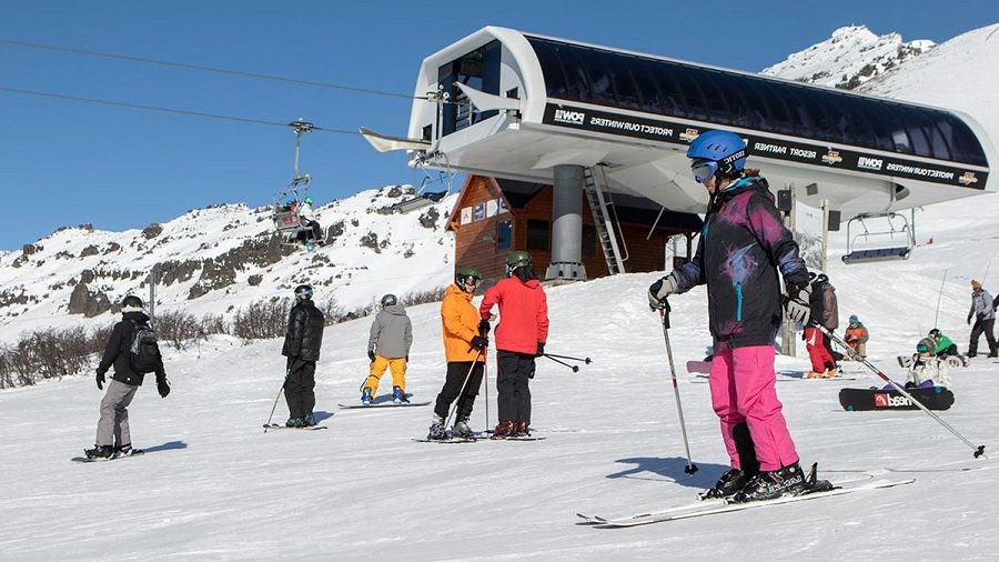 Récord en Neuquén: más de 284 mil turistas consolidaron un impacto económico histórico en el invierno 2026