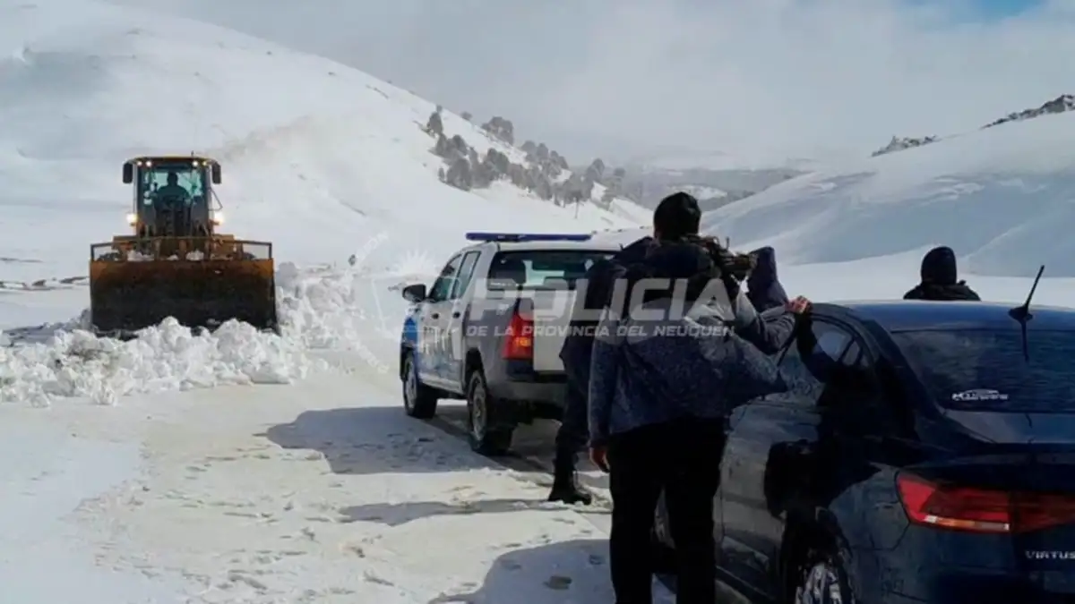 Operativo en Neuquén: encontraron a dos personas que estaban incomunicadas en la Ruta Provincial 23 Operativo en Neuquén: encontraron a dos personas que estaban incomunicadas en la Ruta Provincial 23