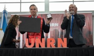 Pichetto recibió el Honoris Causa de la UNRN: “es uno de los reconocimientos más importantes”