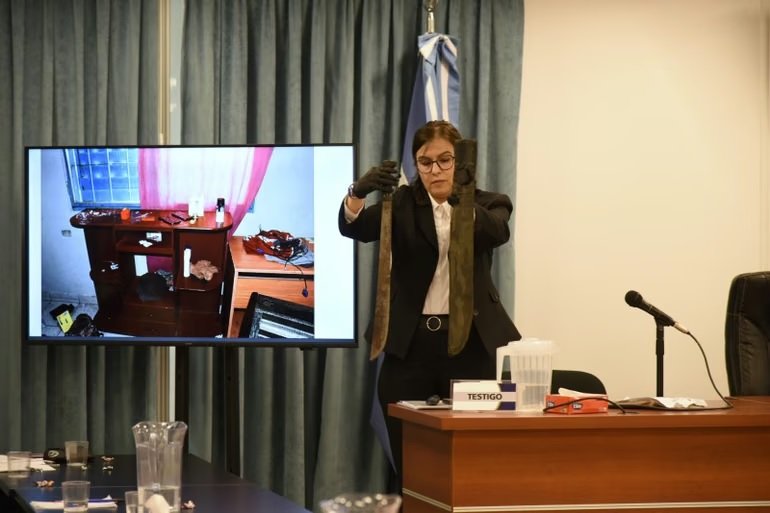 Crimen de Azul Semeñenko en Neuquén: un machete y una navaja, las claves de la escena del hecho